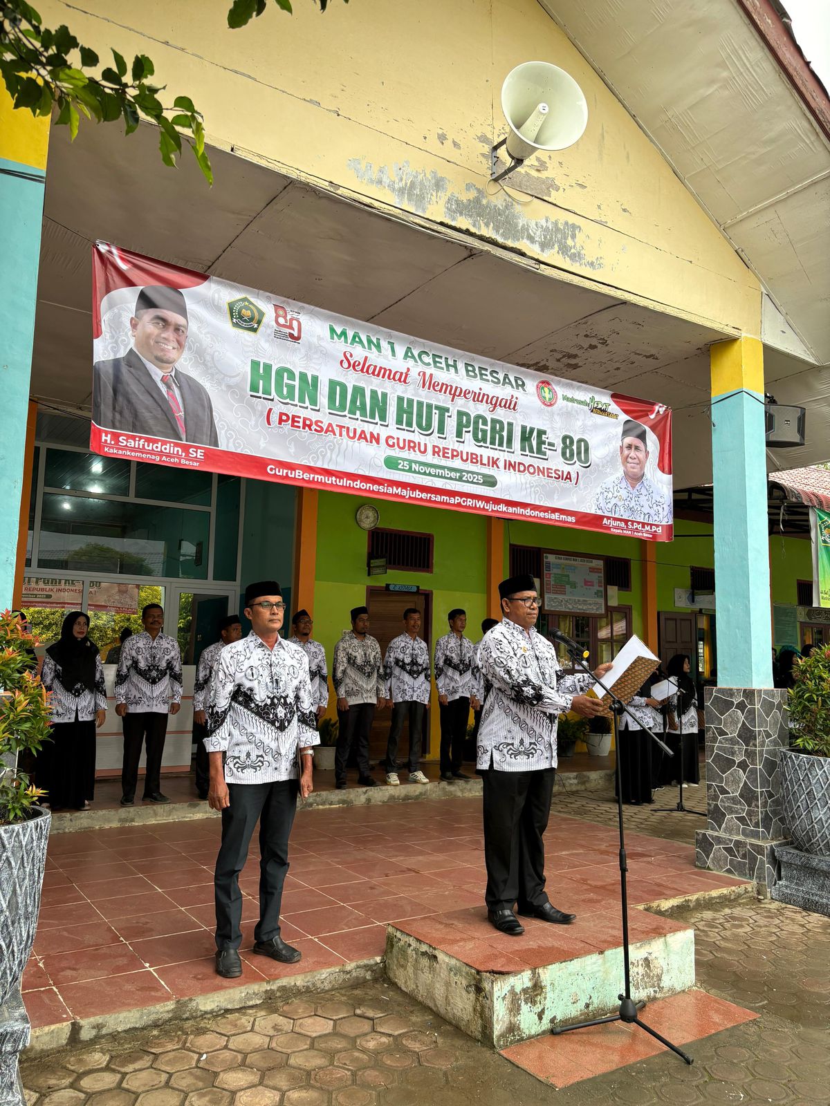 Upacara HGN di MAN 1 Aceh Besar Khidmat dan Lancar Meski Hujan